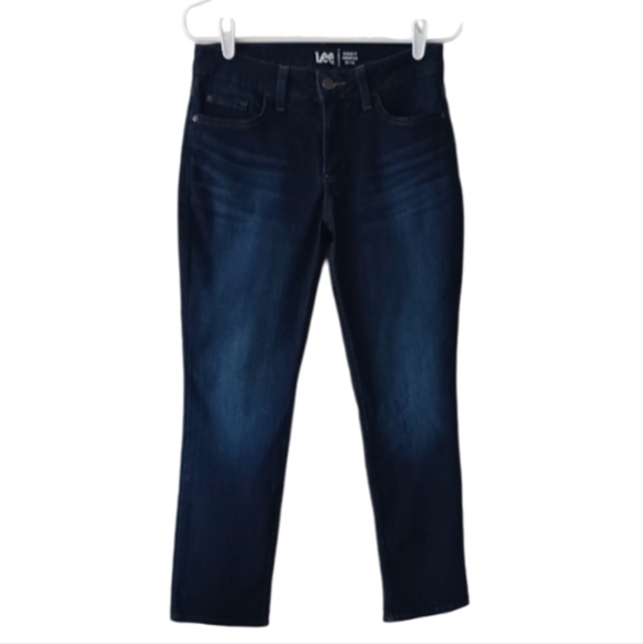 "Lee" Misses Like NEW! Size (4M) Regular Fit, Straight Leg, Midrise Jeans - Picture 1 of 4